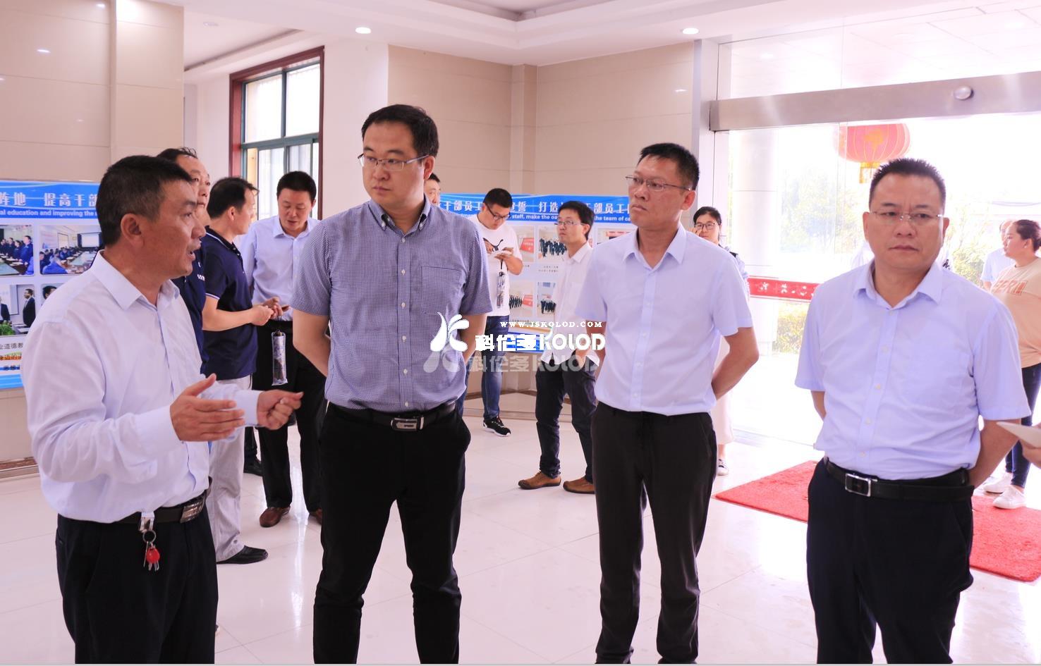 江蘇省僑商總會秘書長馬云鵬，連云港市僑聯(lián)主席商曉東、灌云縣委常委、組織部部長何崢嶸等領(lǐng)導(dǎo)陪同貴州省水城縣委副書記王鳴明等領(lǐng)導(dǎo)蒞臨科倫多調(diào)研參觀